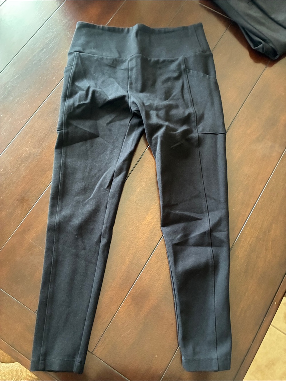 Lou & Grey Black High-Rise Pocket Leggings